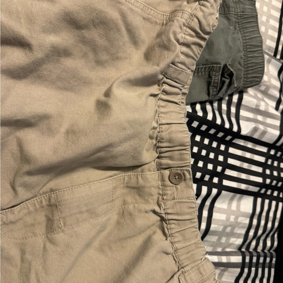 Bundle: Men's Cargo Shorts - Set of 3. Great set and great condition. Size 44 - Picture 5 of 10